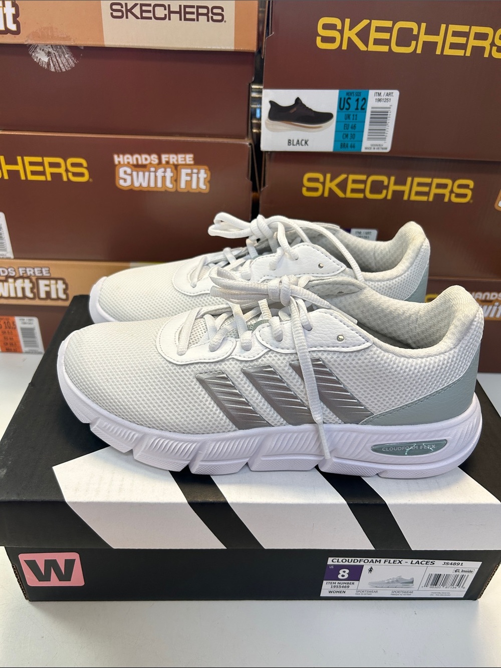 Skechers Women’s Size 8 Wide White and Gray Athletic Sneakers 0477